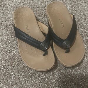 Vionic Tide II Flip Flop Shoe Tan/Black Logo Arch Support 7 Women’s